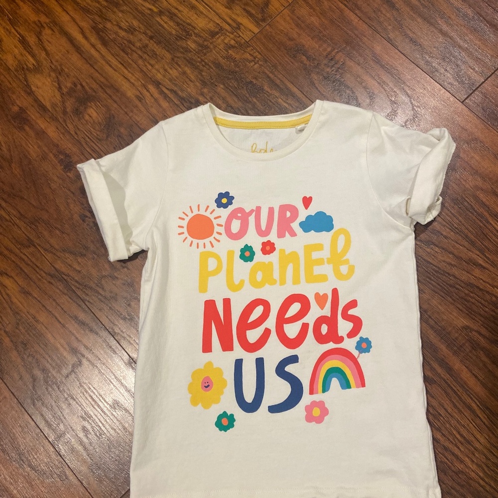 Boden girls earth day shirt nwot